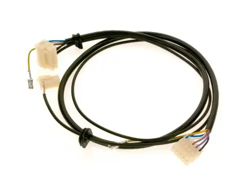 Zwei elektrische Anschlusskabel von Bosch mit mehreren Pins und isolierten Drähten für die Verbindung von Geräten oder Komponenten.